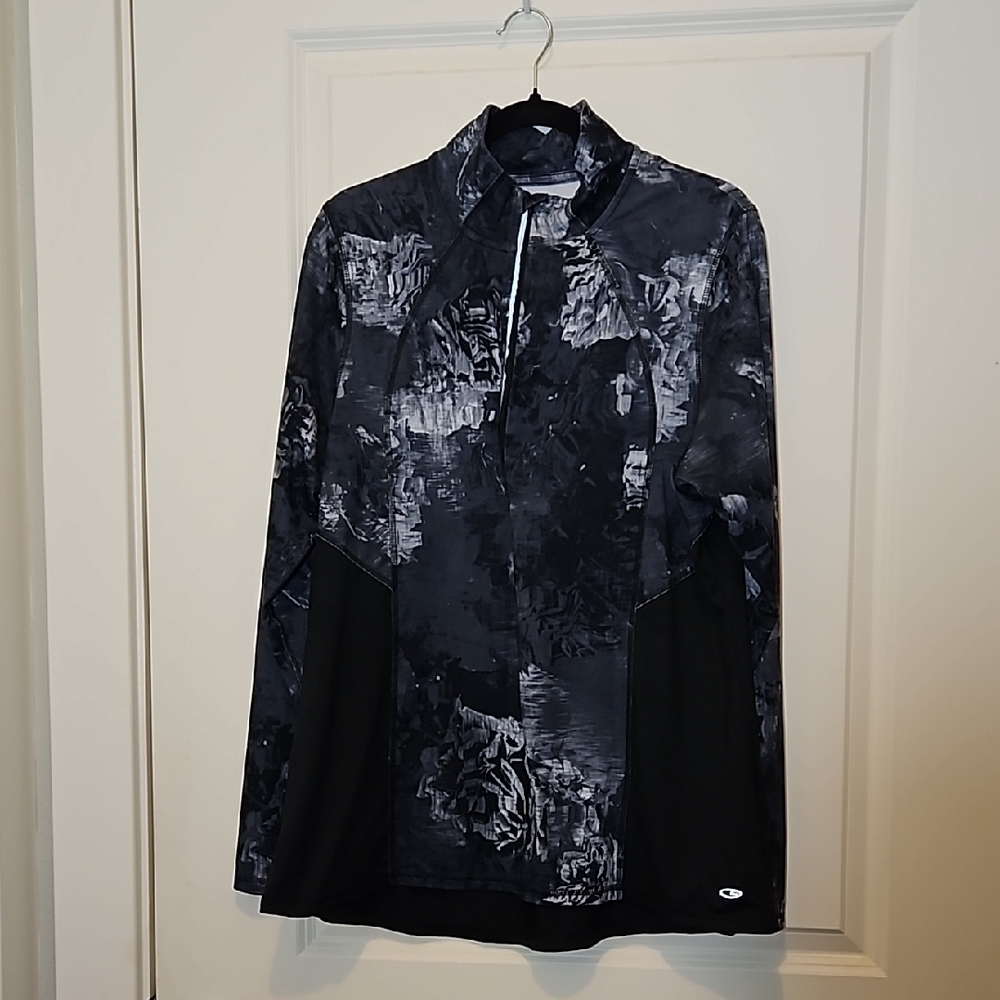Woman's Athletic Pull Over